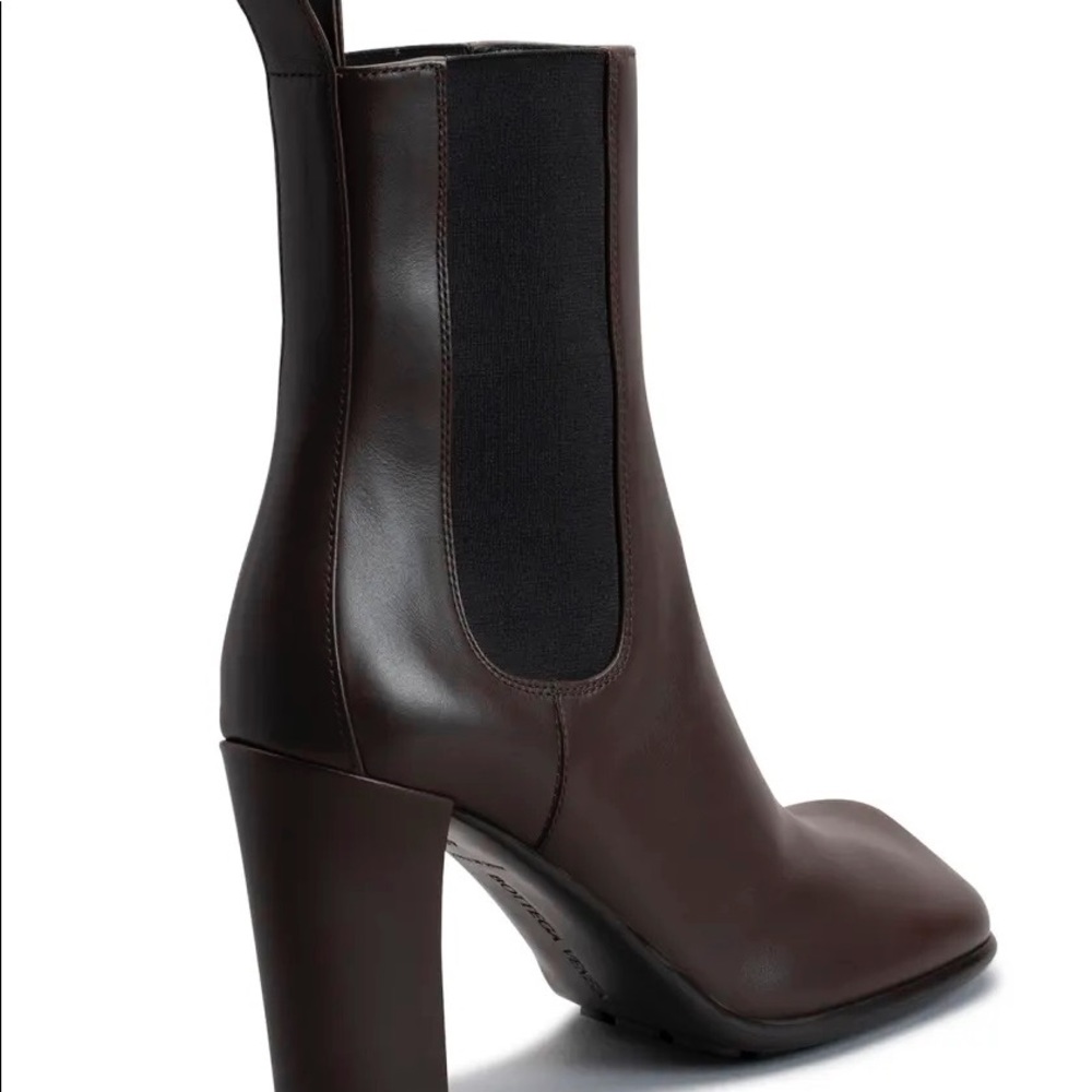 Bottega Veneta 90mm Chelsea Block-Heel Booties - Picture 6 of 9